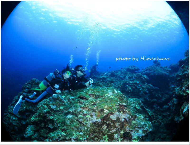 マンタをじっくり観察中♪ photo by CANON PowerShot S100