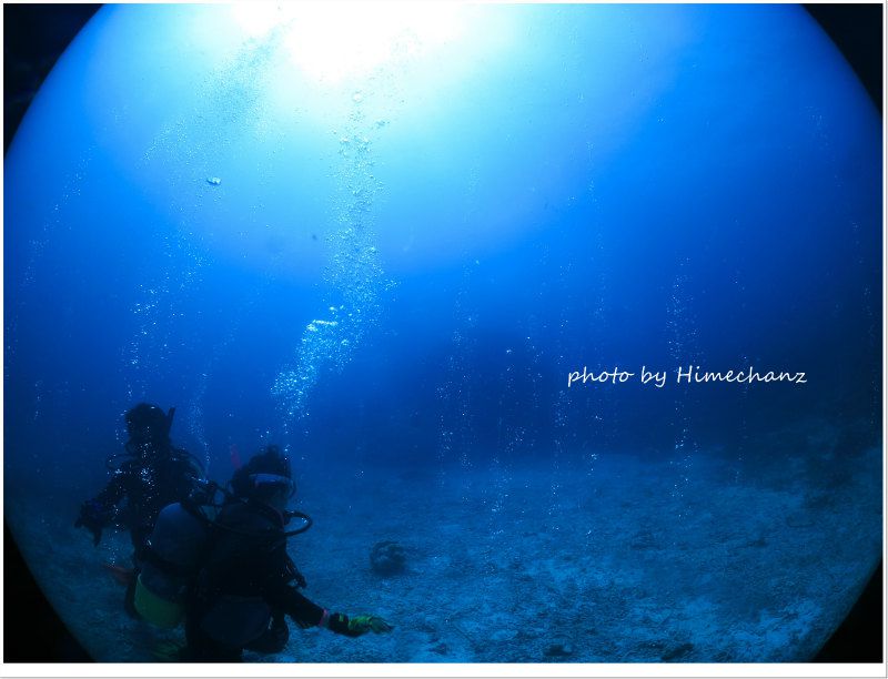 水底から湧くエアーがキラキラ光ってキレイでした! photo by CANON PowerShot S100