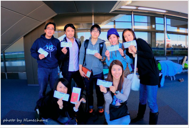 成田空港にて集合写真♪ photo by Nikon D300