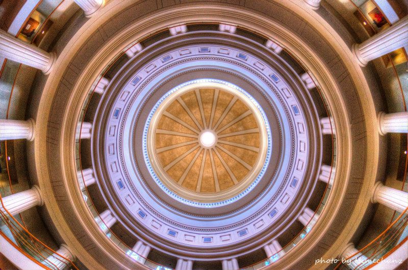 国会議事堂の中は目が回りそうな天井でしたw photo by Nikon D300